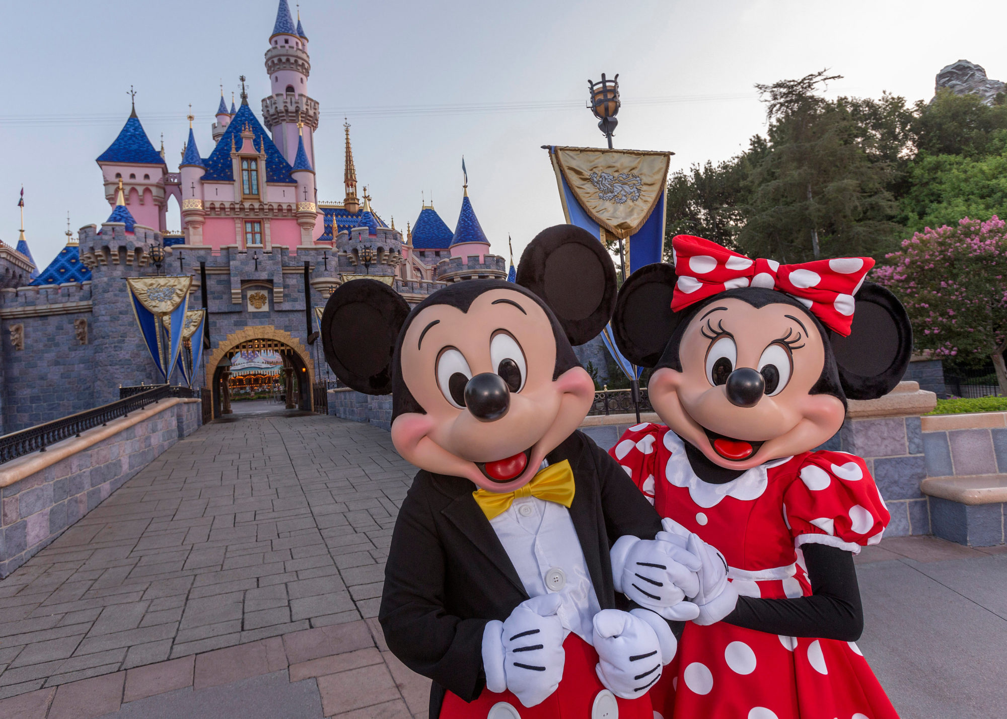 Disneyland’s Summer Savings On Tickets & Hotels