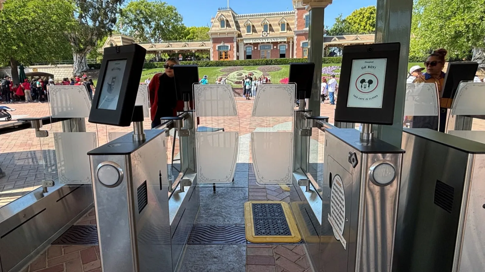 Disneyland Ends 11AM Park Hopping Rule Starting June 9, 2026