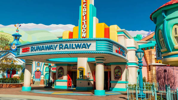 Mickey And Minnie’s Runaway Railway At Disneyland Is Now Allowing Guests To Hold Their Phones