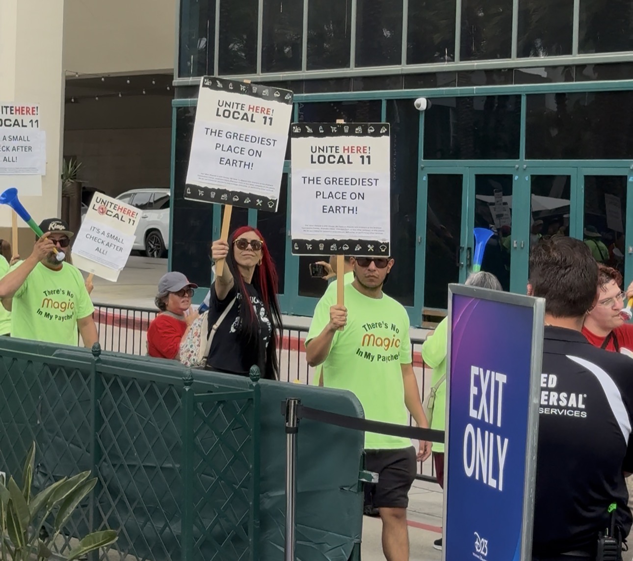 Disneyland Hotel Workers Picketed Outside D23 As Fans Lined Up For The Show Floor