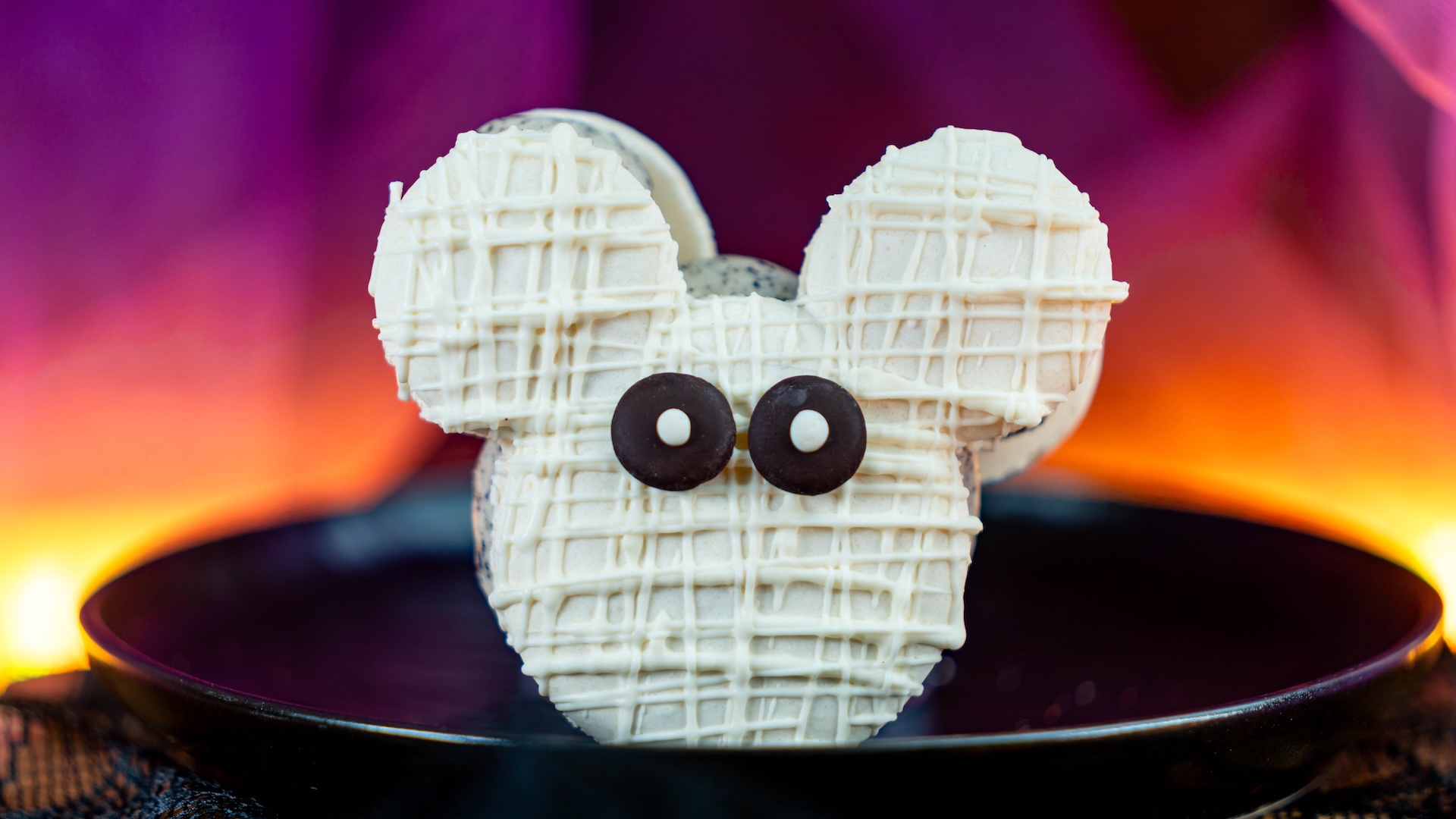 Mickey Mummy Macaron at Jolly Holiday Bakery Cafe