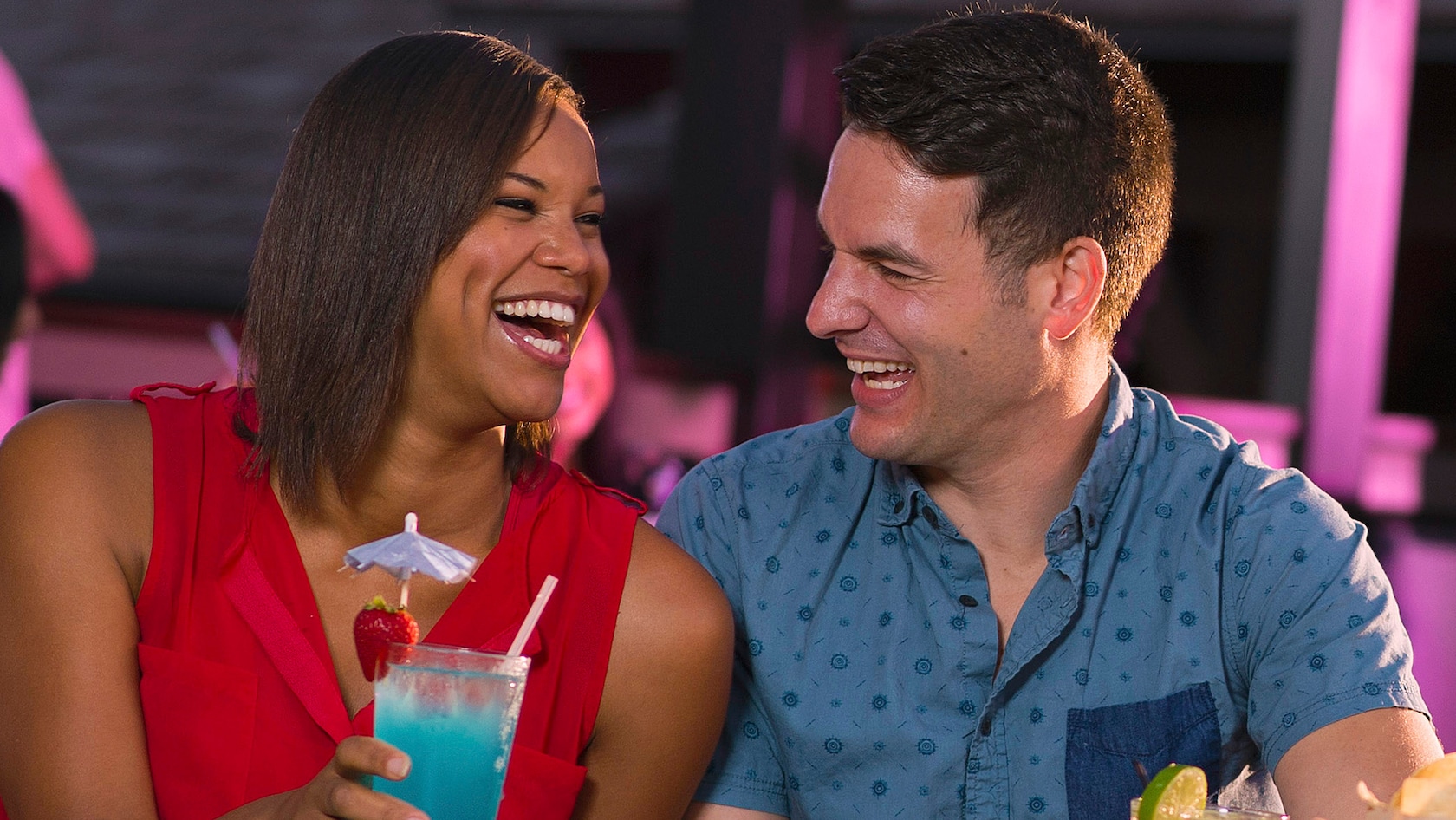 A couple enjoys cocktails at Paradiso 37