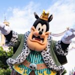 Pete in his Halloween king costume with a gold crown, spotted fur-trimmed robe and skull belt buckle at Shanghai Disneyland