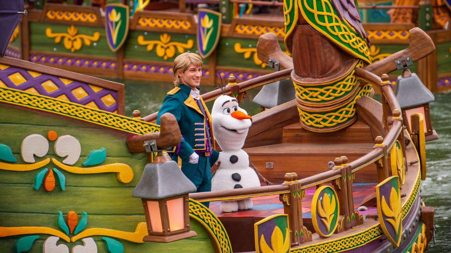 A Celebration in Arendelle finale in World of Frozen at Disney Adventure World