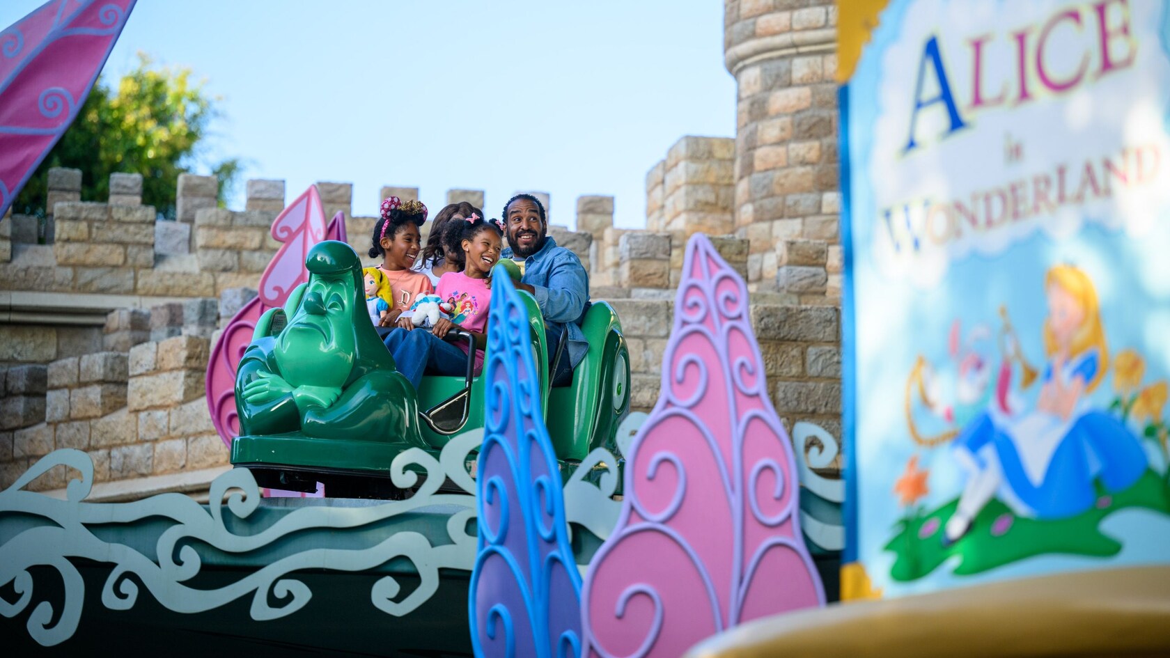 Alice In Wonderland Now Has A Digital Wait Time Sign As Mad Tea Party Adds One Too