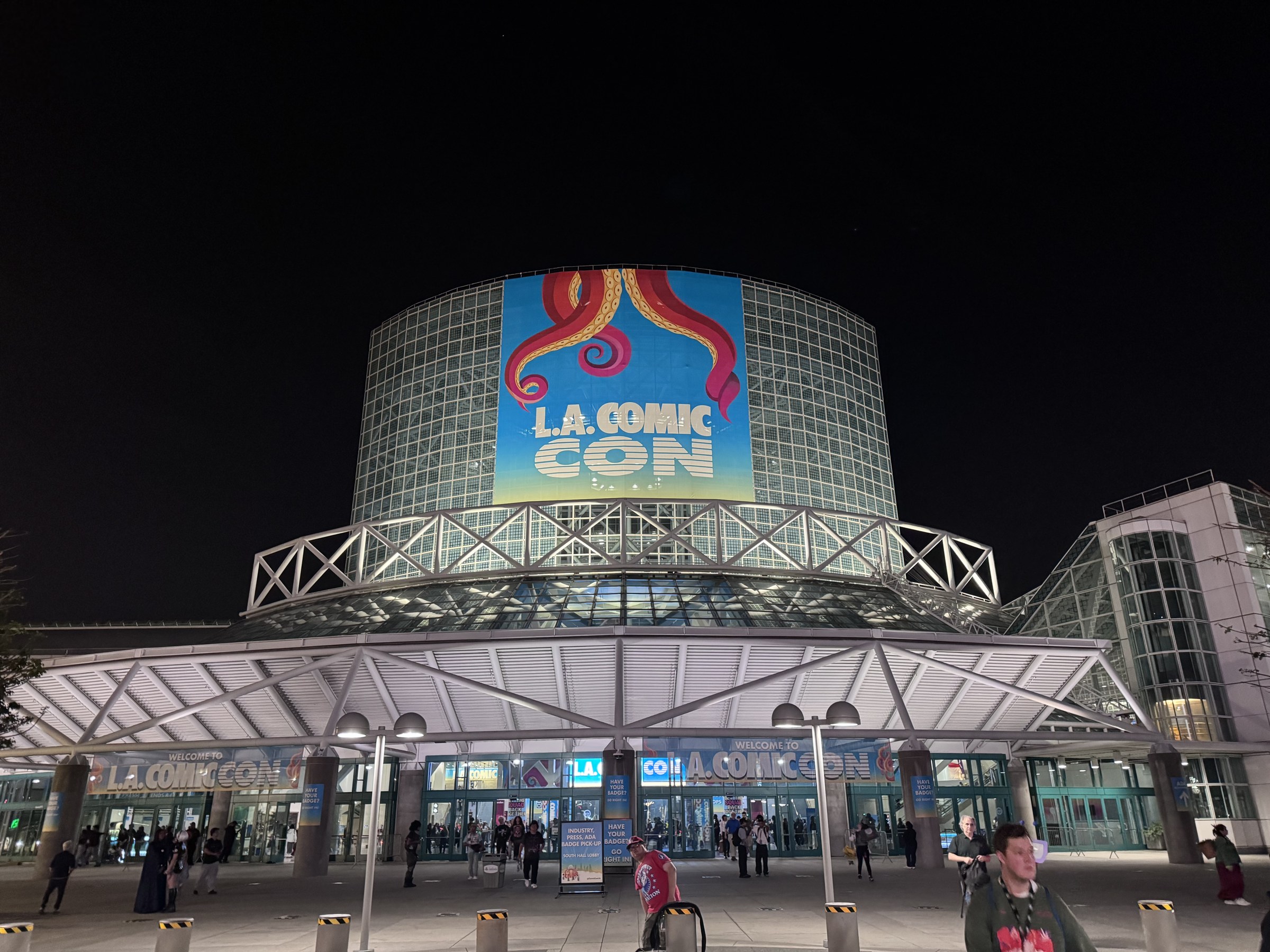 The Los Angeles Convention Center at night with a giant L.A. Comic Con banner on its glass tower