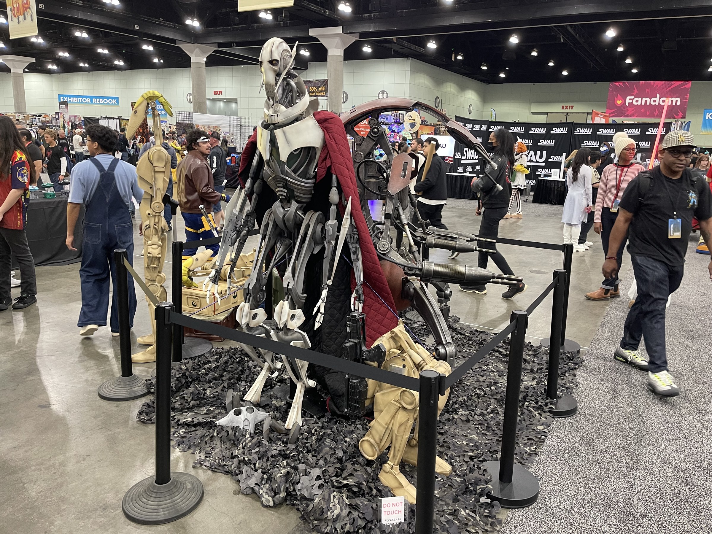 A roped-off, 3D-printed General Grievous figure with his wheel bike and battle droids on the L.A. Comic Con floor