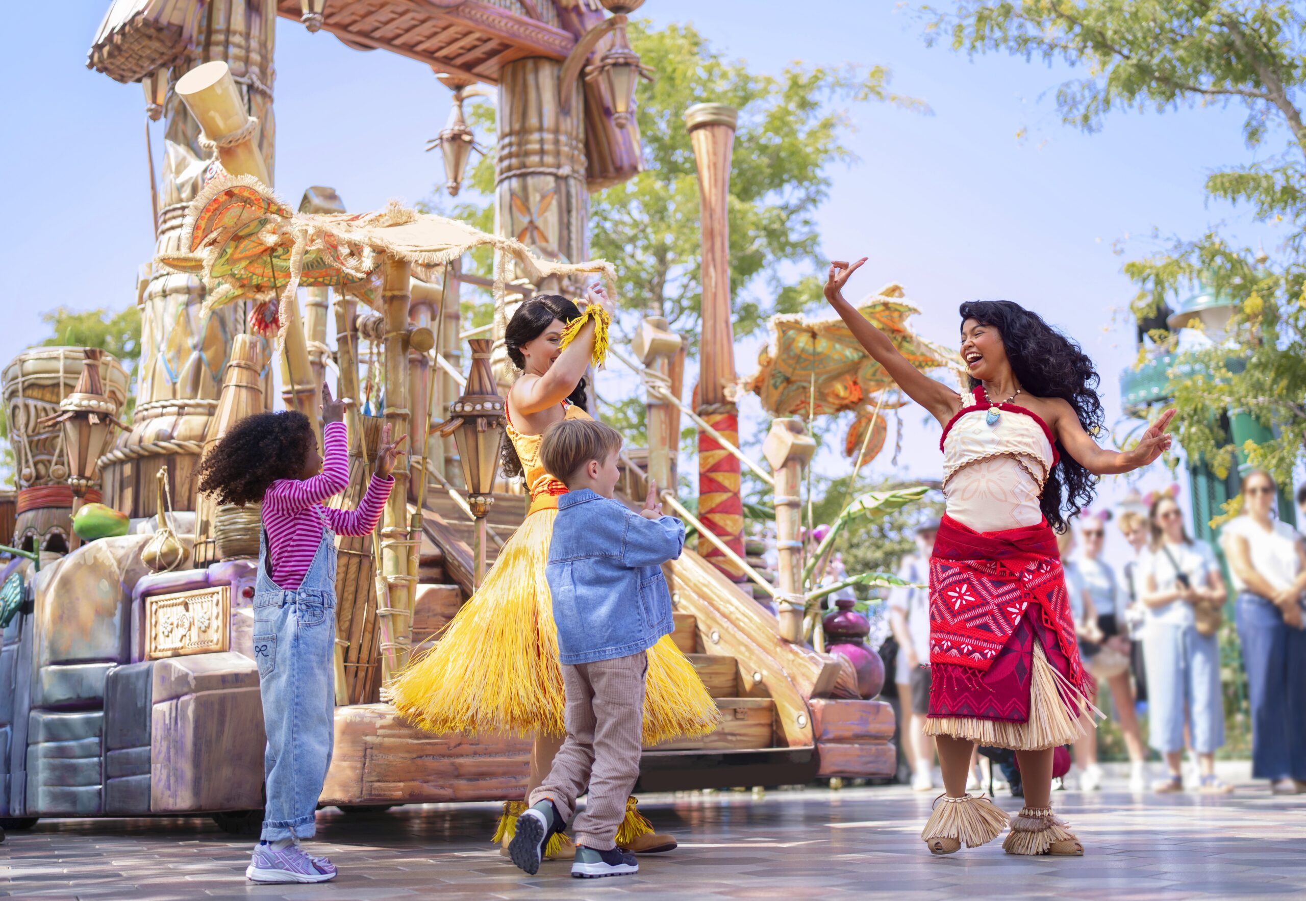 Moana Bundles Up For Winter In The Disney Princess Cavalcade At Disneyland Paris