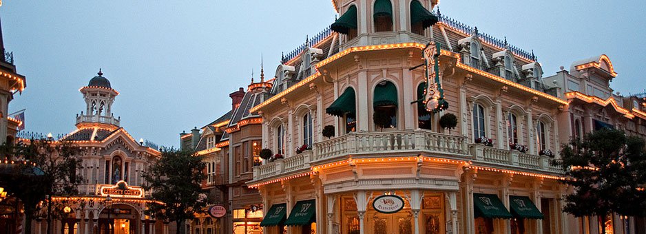 Walt’s At Disneyland Paris Pours Seven Halloween Drinks, Starting At €11 (About $12)