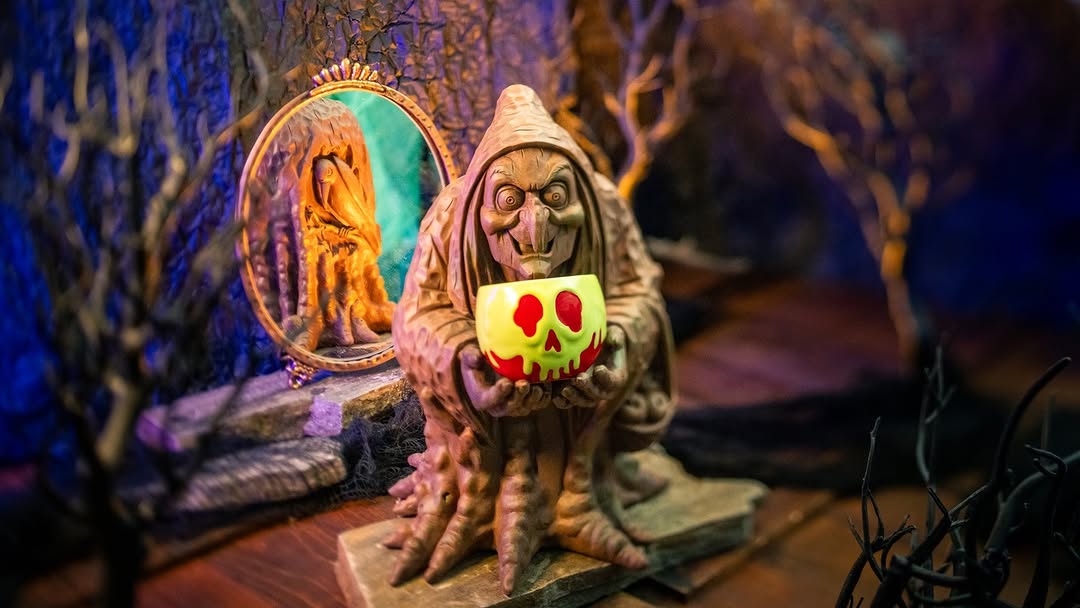 Poison Apple Mug Returns To Carthay Circle Lounge With A Green And Red Apple